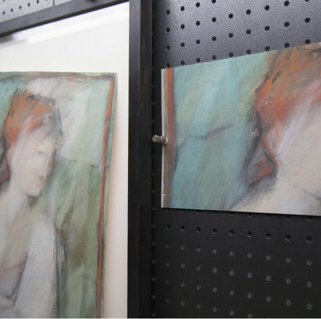 Digitization of historic glass paintings with precise colour fidelity.